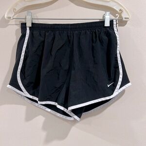 🔥Nike Black and White Athletic Shorts with Elastic Waistband🔥